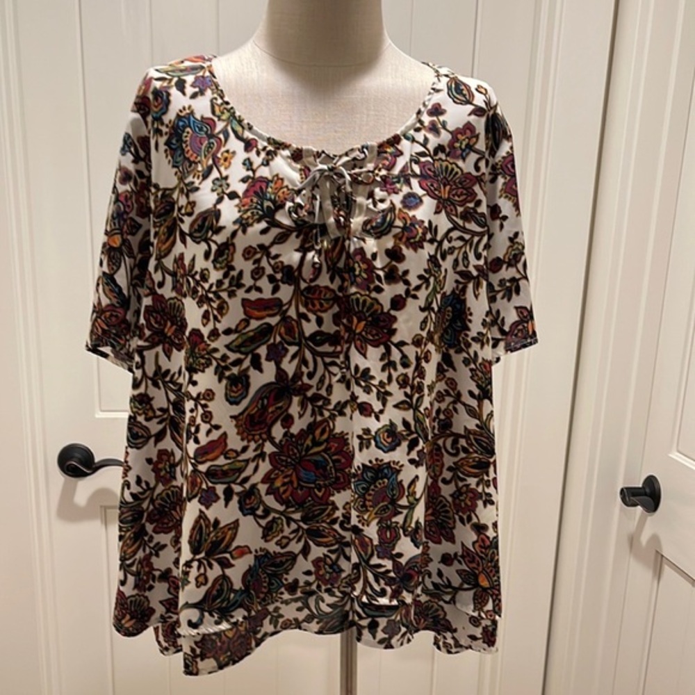 NWOT Eyeshadow Brown and Orange Floral Print Flutter Sleeve Tie Front Blouse